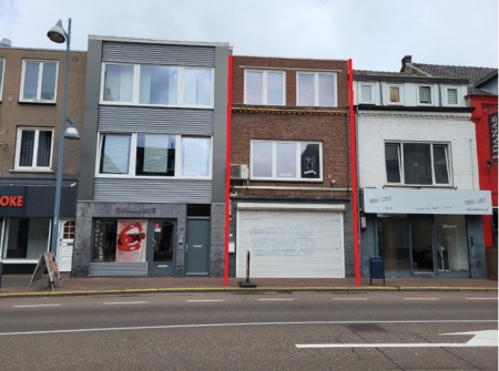 Rijksweg Centrum 8 en Oude Maastrichterweg 30 LIVE 28 aug. 11.30 uur